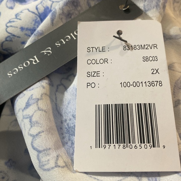 Violets & Roses Stitch Fix Oprah Short Sleeve Wrap Blouse, Blue White Floral, 2X - Picture 6 of 8